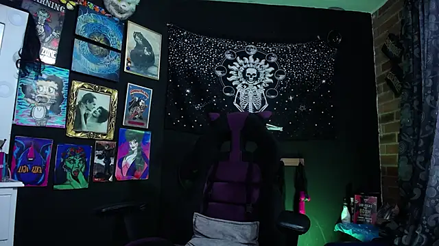 Yourmadame P online show from February 2025 08:10:01 PM