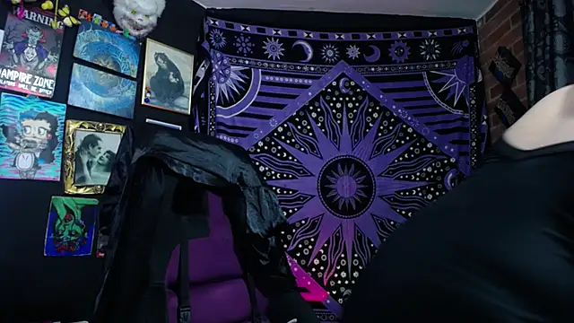 Yourmadame P online show from November 2025 12:21:02 AM