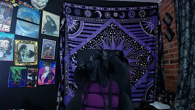 Yourmadame P online show from November 2025 11:49:02 PM