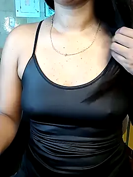 Snapshot of Leticia_goddes chatting on January 2025 09:29:01 PM Leticia goddes online show from January 2025 09:29:01 PM