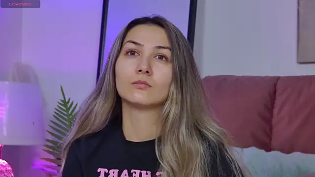 Snapshot of NicolLopeze chatting on November 2025 06:23:01 AM NicolLopeze online show from November 2025 06:23:01 AM