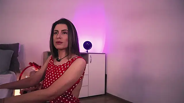 Misslullu online show from May 2026 12:24:02 PM
