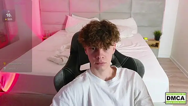 Snapshot of cute_thomas chatting on February 2025 12:31:02 AM cute thomas online show from February 2025 12:31:02 AM