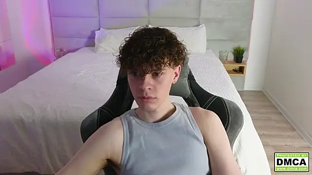 Snapshot of cute_thomas chatting on March 2025 09:10:02 PM cute thomas online show from March 2025 09:10:02 PM