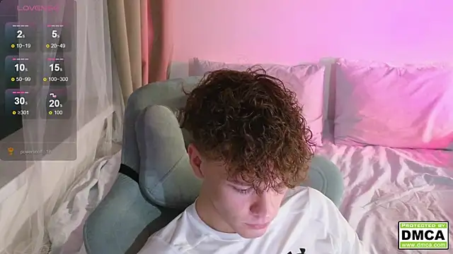 Snapshot of cute_thomas chatting on October 2025 09:35:02 PM cute thomas online show from October 2025 09:35:02 PM