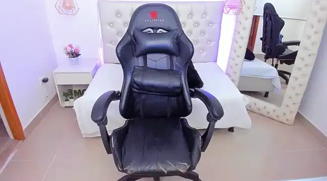 xiomara  cortes online show from February 2025 07:10:02 PM