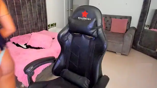 xiomara  cortes online show from September 2025 07:38:01 PM