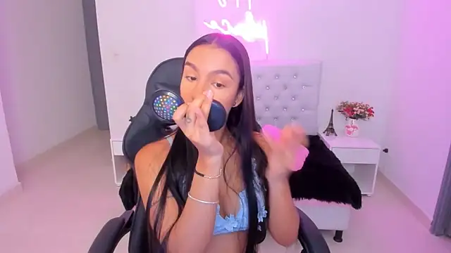 xiomara  cortes online show from November 2025 12:38:02 PM