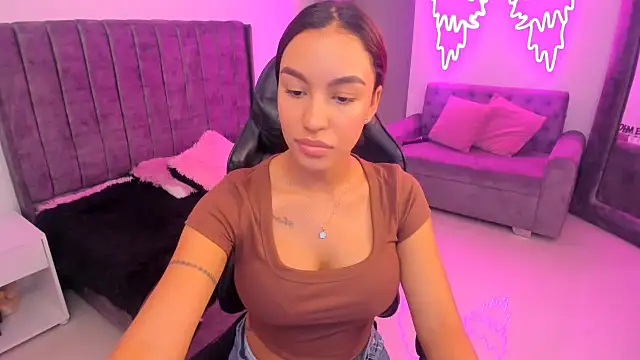 xiomara  cortes online show from November 2025 07:45:02 PM