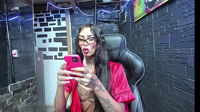 kissingdevil online show from October 2025 09:42:02 PM