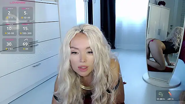 Snapshot of WhiteBunny chatting on September 2025 10:04:02 AM WhiteBunny online show from September 2025 10:04:02 AM