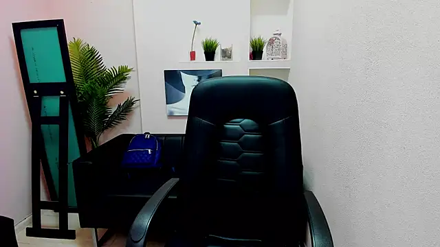 Snapshot of Persephoni chatting on December 2024 05:58:02 AM Persephoni online show from December 2024 05:58:02 AM