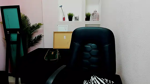 Snapshot of Persephoni chatting on January 2025 05:25:02 AM Persephoni online show from January 2025 05:25:02 AM