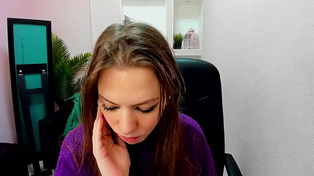 Snapshot of Persephoni chatting on February 2025 04:10:02 PM Persephoni online show from February 2025 04:10:02 PM