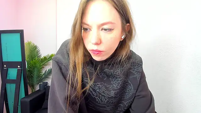 Snapshot of Persephoni chatting on March 2025 01:40:02 PM Persephoni online show from March 2025 01:40:02 PM