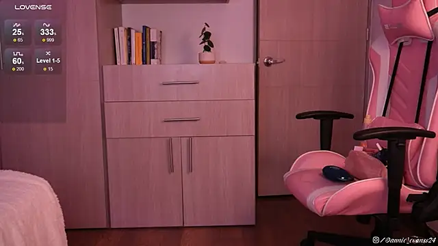 Snapshot of annie24_evans chatting on March 2025 05:42:02 AM annie24 evans online show from March 2025 05:42:02 AM