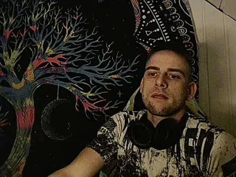 Snapshot of Youngtimer_1997 chatting on November 2025 01:33:01 AM Youngtimer 1997 online show from November 2025 01:33:01 AM