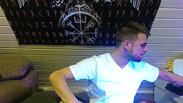 Snapshot of Youngtimer_1997 chatting on December 2025 08:16:02 PM Youngtimer 1997 online show from December 2025 08:16:02 PM