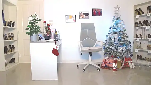 Hotbeebee online show from December 2024 02:57:01 AM