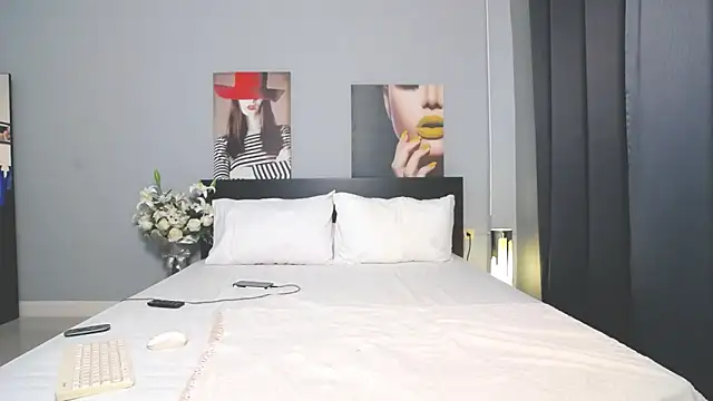 Hotbeebee online show from January 2025 04:58:02 AM