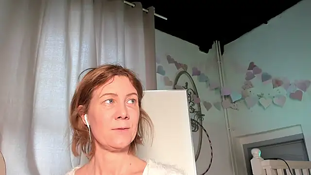 Lola Belgium online show from February 2025 01:05:01 PM