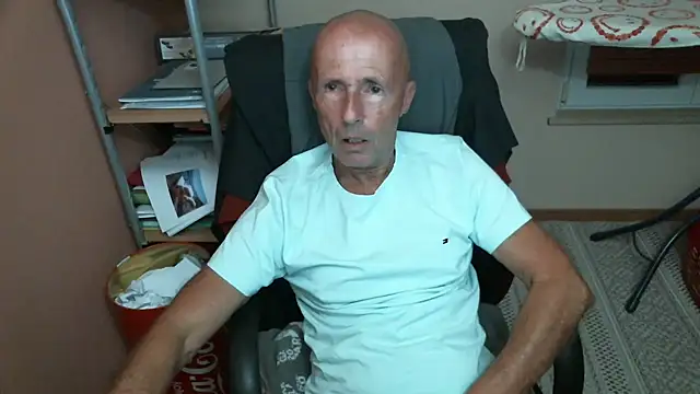 olibrius71 online show from October 2025 07:45:02 PM