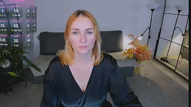 Snapshot of Karinella_x chatting on November 2025 09:43:02 PM Karinella x online show from November 2025 09:43:02 PM