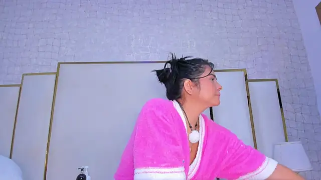 Snapshot of paola_rodriguez chatting on January 2026 11:48:02 AM paola rodriguez online show from January 2026 11:48:02 AM