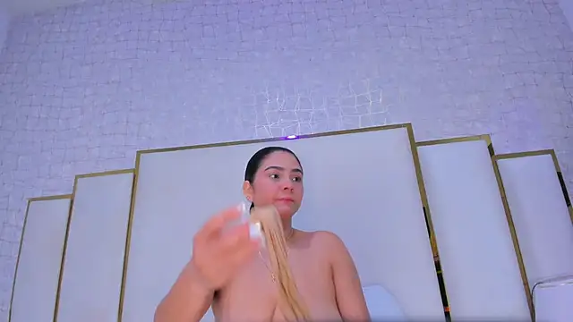 Snapshot of paola_rodriguez chatting on January 2026 12:10:01 PM paola rodriguez online show from January 2026 12:10:01 PM