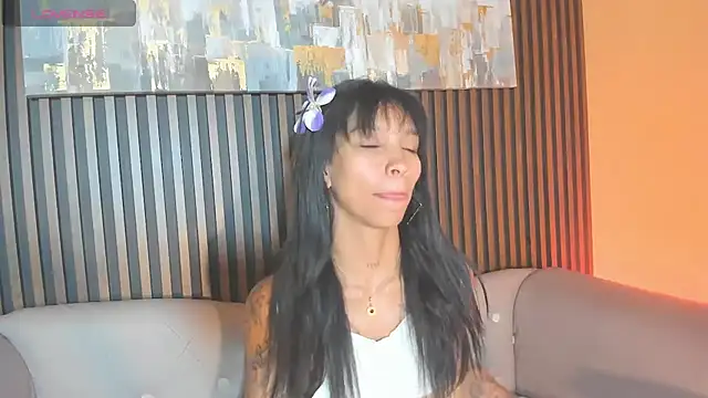 LauraAristizabal online show from October 2025 12:24:02 PM