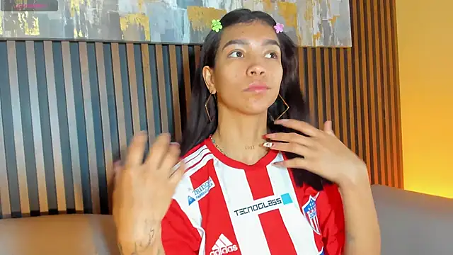 LauraAristizabal online show from December 2025 12:43:01 PM