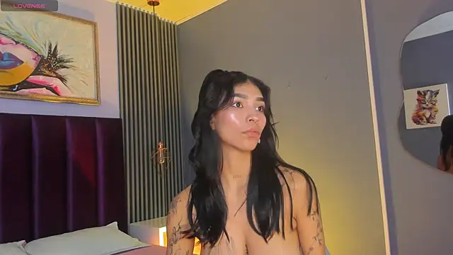 LauraAristizabal online show from June 2026 02:33:01 PM
