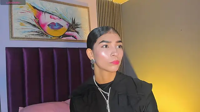 Snapshot of LauraAristizabal chatting on June 2026 12:04:02 PM LauraAristizabal online show from June 2026 12:04:02 PM
