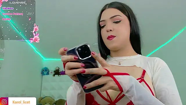 Snapshot of Karol_Green_Motorcycle chatting on April 2026 07:02:01 AM Karol Green Motorcycle online show from April 2026 07:02:01 AM