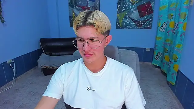 Snapshot of patrik_027 chatting on November 2025 08:09:01 PM patrik 027 online show from November 2025 08:09:01 PM