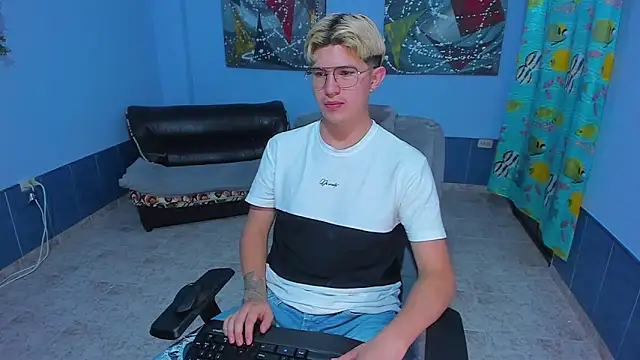 Snapshot of patrik_027 chatting on November 2025 08:15:01 AM patrik 027 online show from November 2025 08:15:01 AM