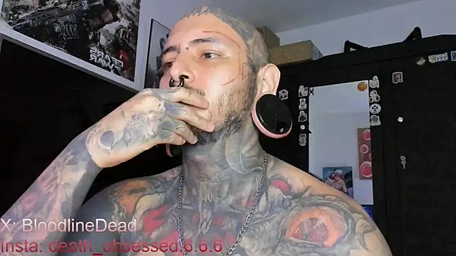 Snapshot of DEATHINK666XX chatting on March 2025 12:42:01 AM DEATHINK666XX online show from March 2025 12:42:01 AM