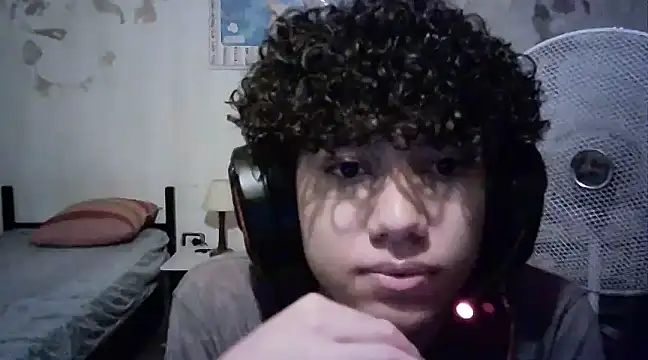 Snapshot of Emv2 chatting on February 2025 03:07:01 AM Emv2 online show from February 2025 03:07:01 AM