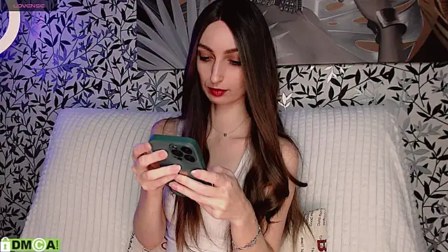 Snapshot of _Amelle_ chatting on November 2025 03:34:01 PM Amelle online show from November 2025 03:34:01 PM
