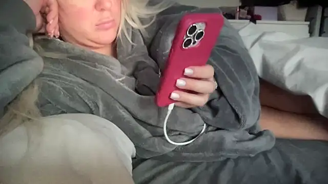 Snapshot of Bustyblondebabe32 chatting on March 2026 06:30:01 AM Bustyblondebabe32 online show from March 2026 06:30:01 AM