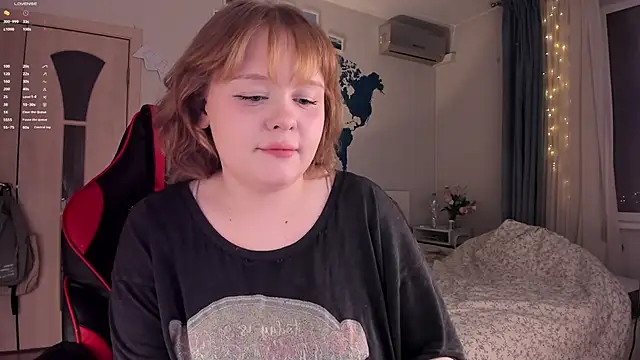 Snapshot of LisaLaas chatting on December 2024 02:35:02 PM LisaLaas online show from December 2024 02:35:02 PM