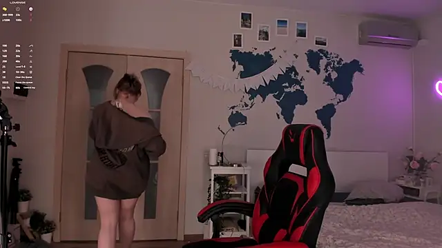 Snapshot of LisaLaas chatting on December 2024 06:26:02 PM LisaLaas online show from December 2024 06:26:02 PM