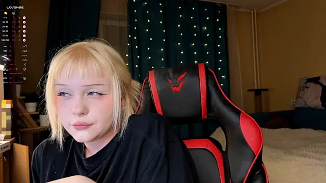 Snapshot of LisaLaas chatting on September 2025 05:25:01 PM LisaLaas online show from September 2025 05:25:01 PM