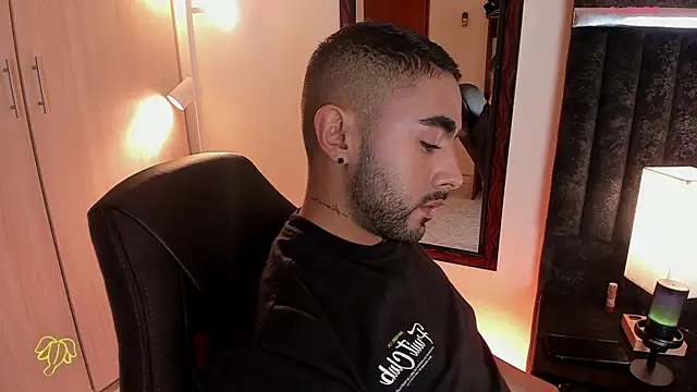 ItsMeEros online show from November 2025 11:04:02 PM