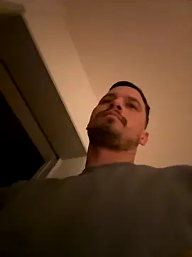 Jonkitzler1 online show from December 2025 04:27:01 PM