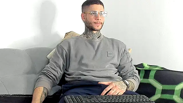  jamesleandros1 online show from November 2025 08:01:01 PM