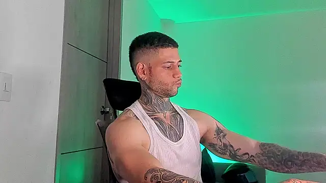  jamesleandros1 online show from May 2026 01:47:02 AM