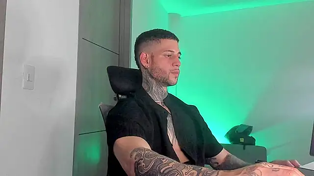  jamesleandros1 online show from May 2026 03:58:01 AM