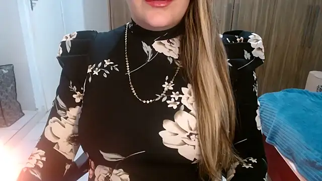 Aliceescobar online show from May 2026 02:02:02 PM