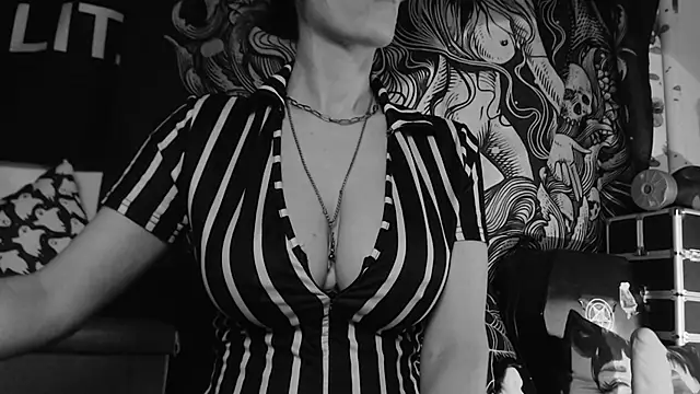 Snapshot of Silentmary chatting on June 2026 05:49:02 AM Silentmary online show from June 2026 05:49:02 AM